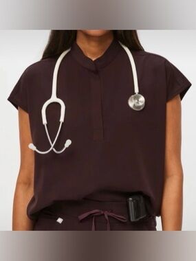 Figs Rafaela Oversized Scrub Top in Espresso. Size Small. NWT.